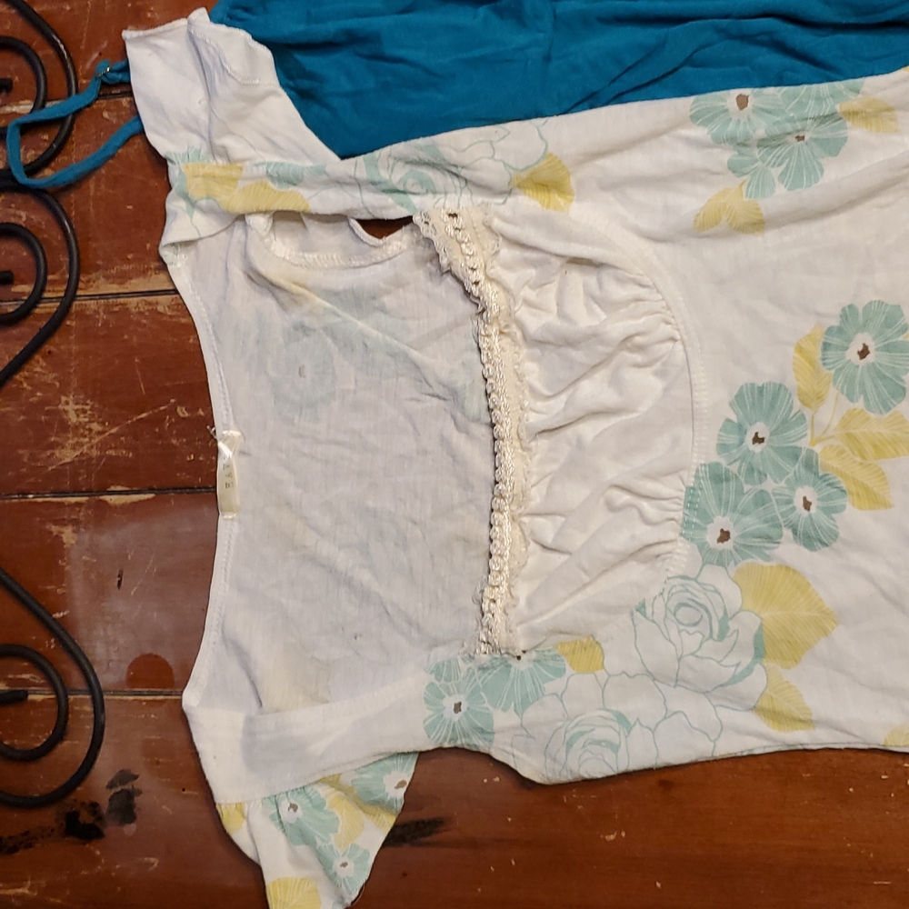 Small Tops - Picture 3 of 12